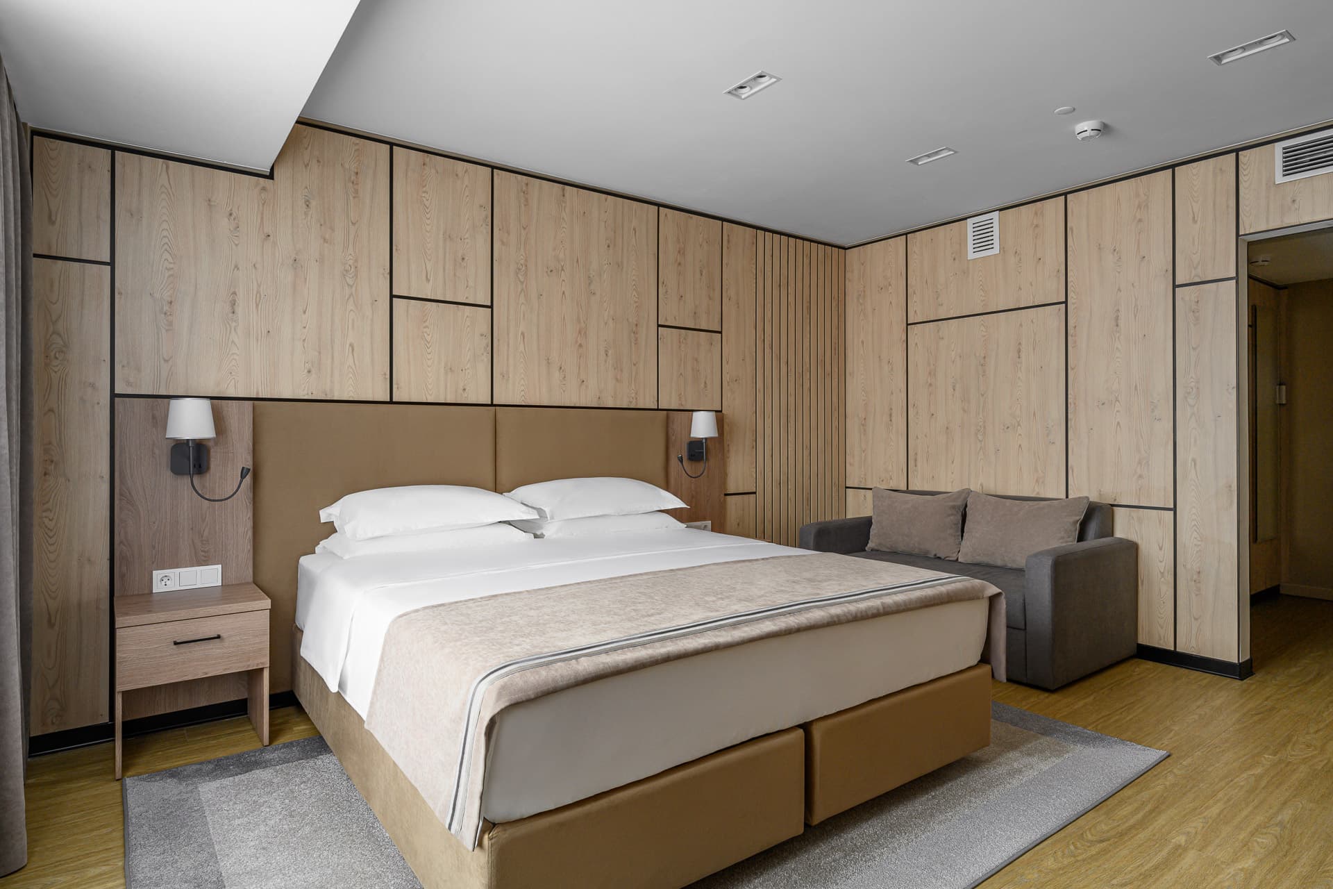 IMPROVED STANDARD WITH LARGE BED